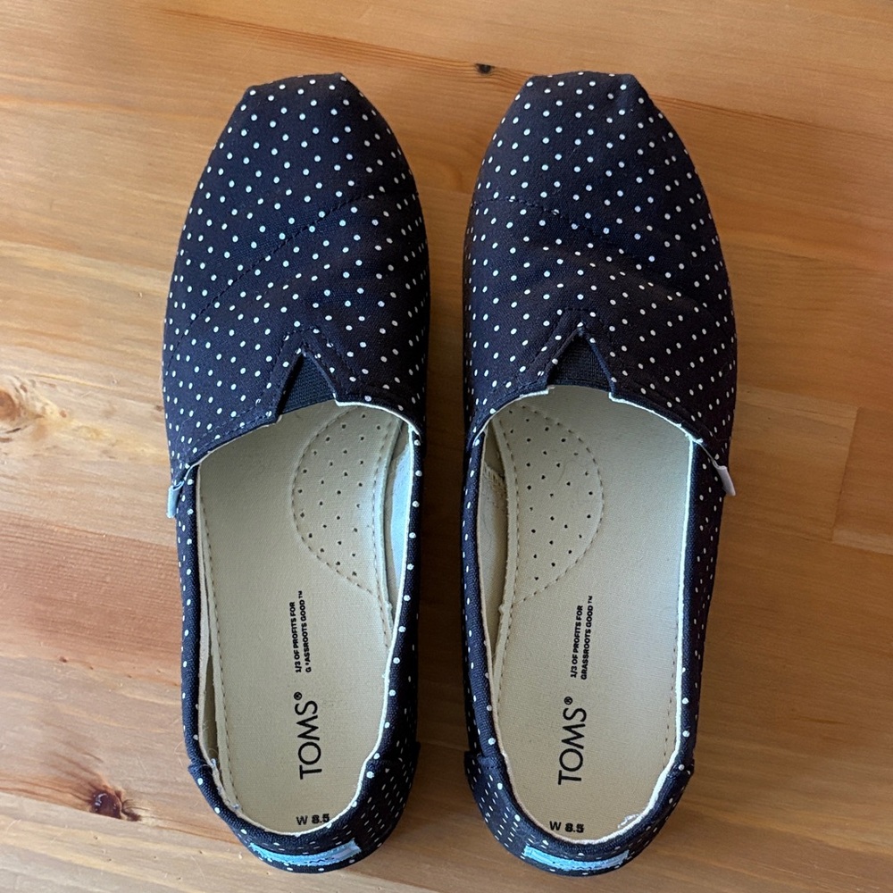 TOMS Women's Black and White Polka Dots 8.5
